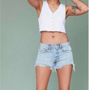 BDG Essential Mid Rise Shorts - Light Wash